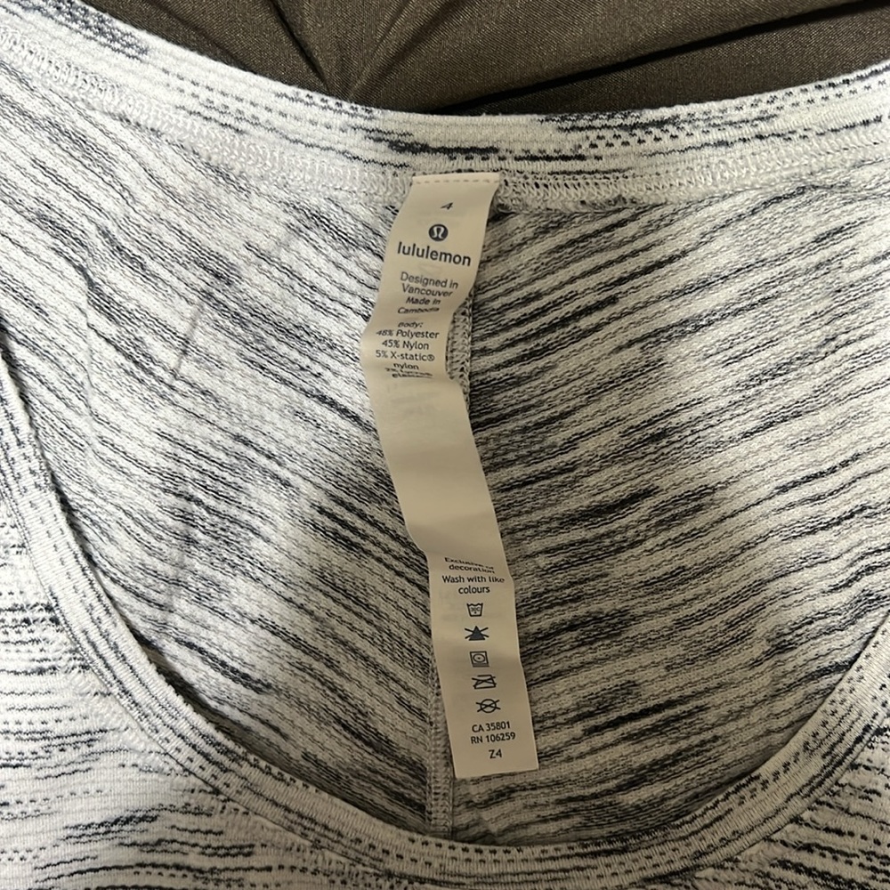 Lululemon athletic work out top - Picture 3 of 3